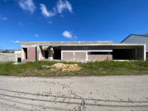 Terreno com benfeitoria em Cacia