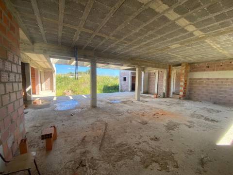 Terreno com benfeitoria em Cacia