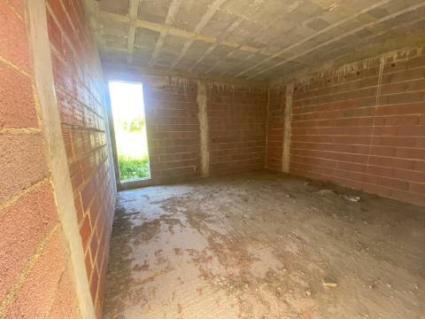 Terreno com benfeitoria em Cacia