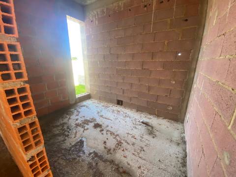 Terreno com benfeitoria em Cacia