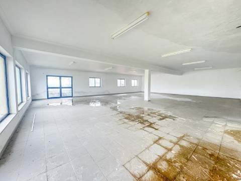Pavilhão Industrial em Viseu