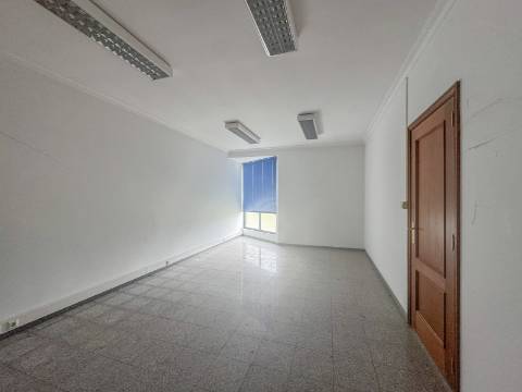 Pavilhão Industrial em Viseu