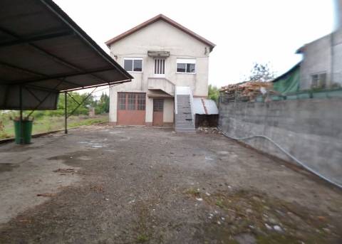 Moradia e armazém em São Roque - Oliveira de Azeméis