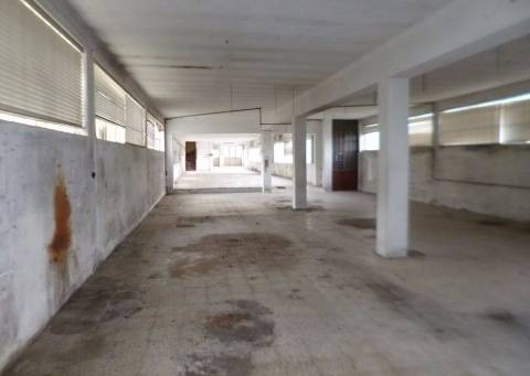 Moradia e armazém em São Roque - Oliveira de Azeméis