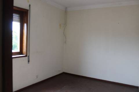 Moradia e armazém em São Roque - Oliveira de Azeméis