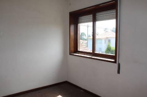 Moradia e armazém em São Roque - Oliveira de Azeméis