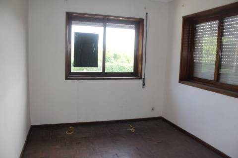 Moradia e armazém em São Roque - Oliveira de Azeméis