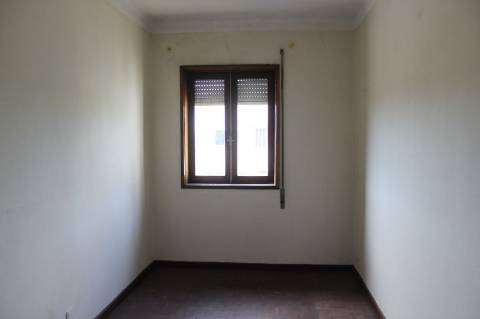 Moradia e armazém em São Roque - Oliveira de Azeméis