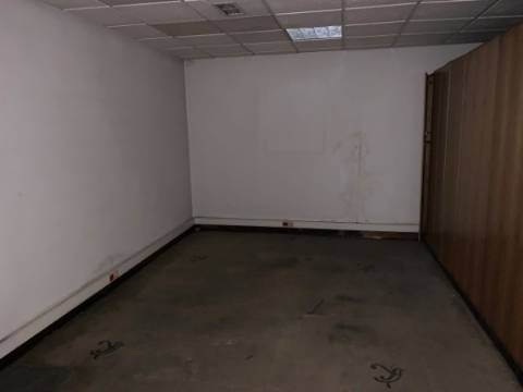 Loja em Santa Maria de Lamas