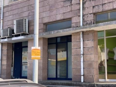 Loja em Santa Maria de Lamas