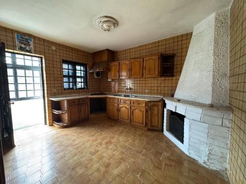 Moradia Geminada T2 em Lourosa