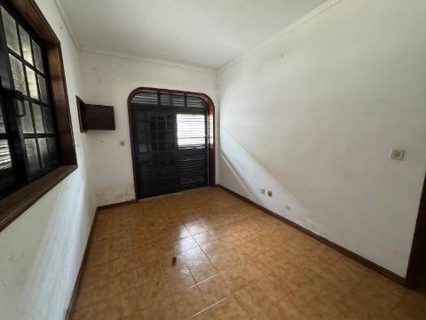 Moradia Geminada T2 em Lourosa