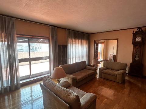 Duplex T4 em São João da Madeira