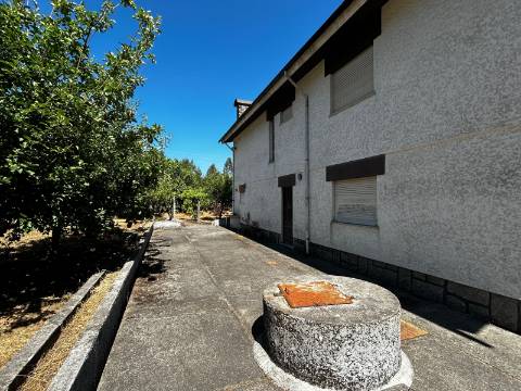 Moradia T4 em Macieira de Sarnes