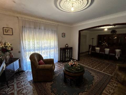 Moradia T4 em Macieira de Sarnes