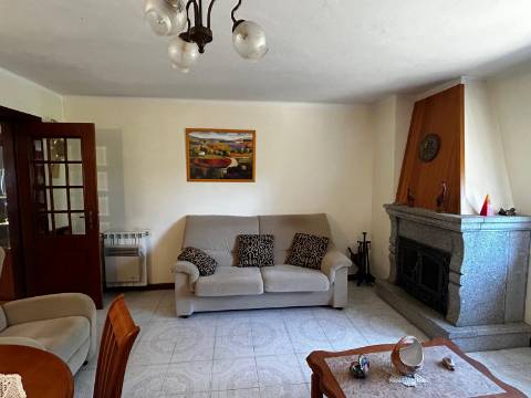 Moradia T4 em Macieira de Sarnes