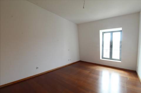 Apartamento T4 em Oliveira do Douro