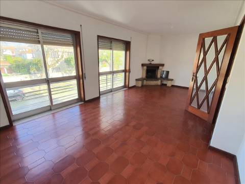 Moradia T3 em Arcozelo