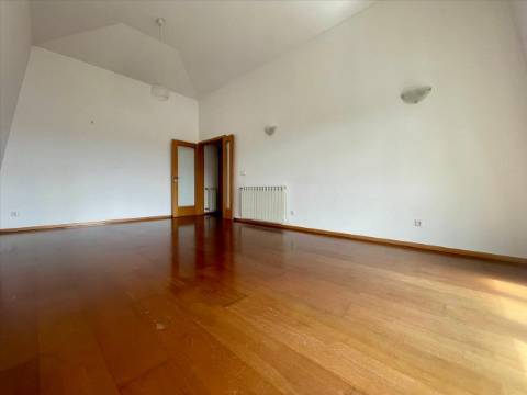 Apartamento T3 em Oliveira do Douro