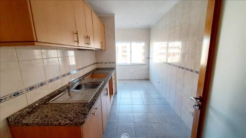 Apartamento T2 em Canelas