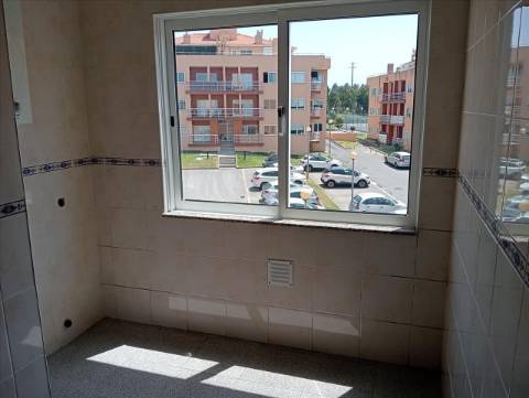 Apartamento T2 em Canelas