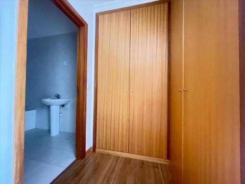 Apartamento T2 em Canelas