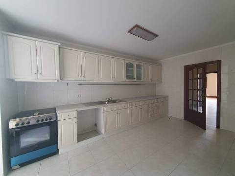 Apartamento T3 em São Mamede Infesta