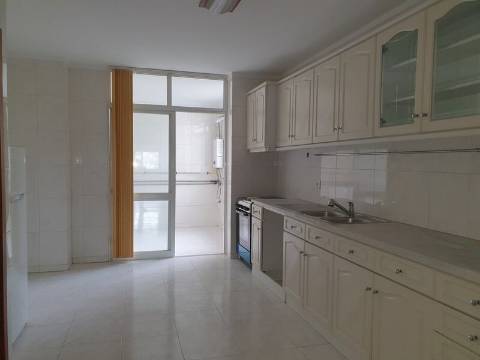 Apartamento T3 em São Mamede Infesta