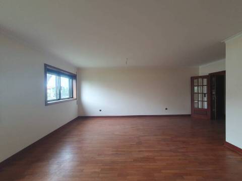 Apartamento T3 em São Mamede Infesta