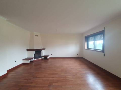 Apartamento T3 em São Mamede Infesta