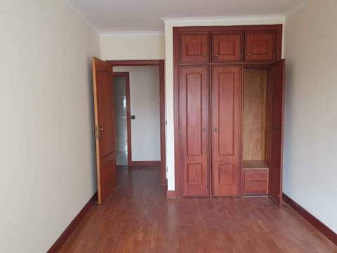 Apartamento T3 em São Mamede Infesta