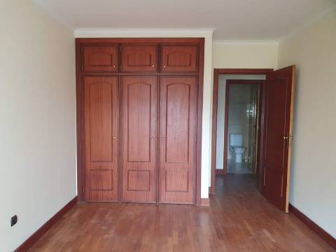 Apartamento T3 em São Mamede Infesta