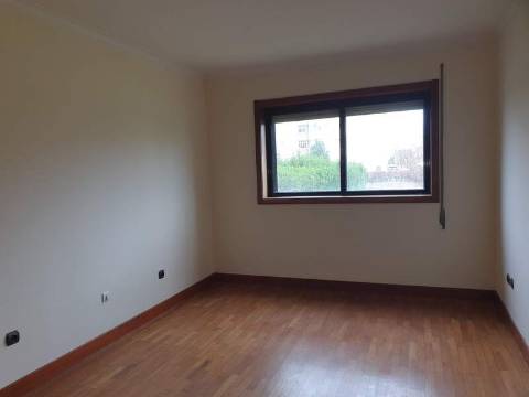 Apartamento T3 em São Mamede Infesta