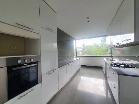 Apartamento T4 em Vilar do Paraíso