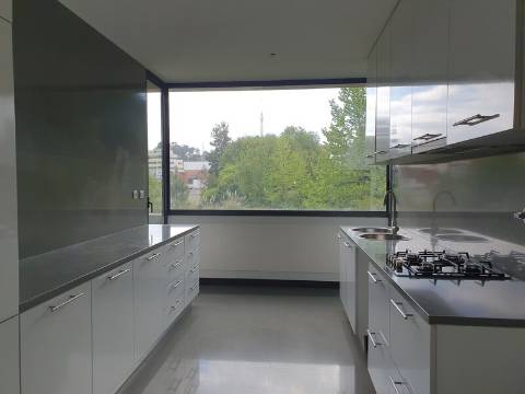 Apartamento T4 em Vilar do Paraíso