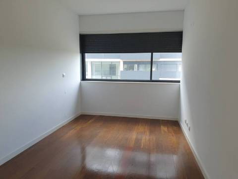 Apartamento T4 em Vilar do Paraíso