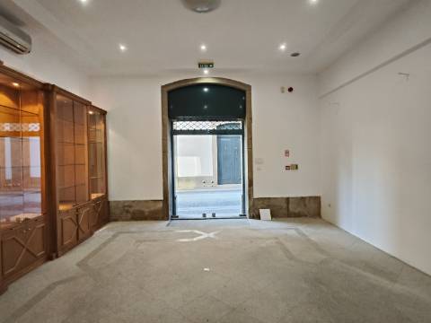 Loja em Oliveira de Azeméis