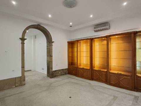 Loja em Oliveira de Azeméis