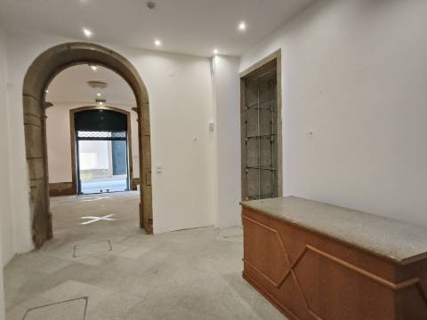 Loja em Oliveira de Azeméis