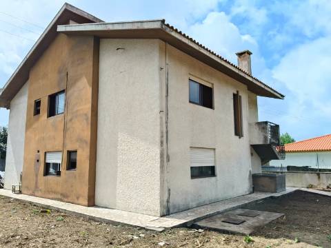Moradia Isolada T3 em Santa Maria de Lamas
