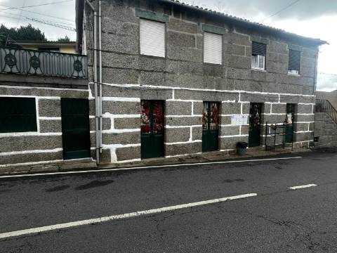 Loja em Moreira de Cónegos