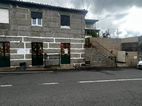 Loja em Moreira de Cónegos