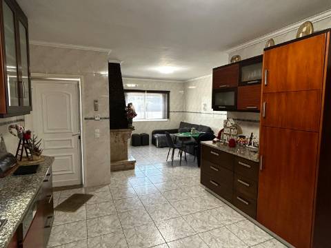 Moradia Isolada T3 em Escapães
