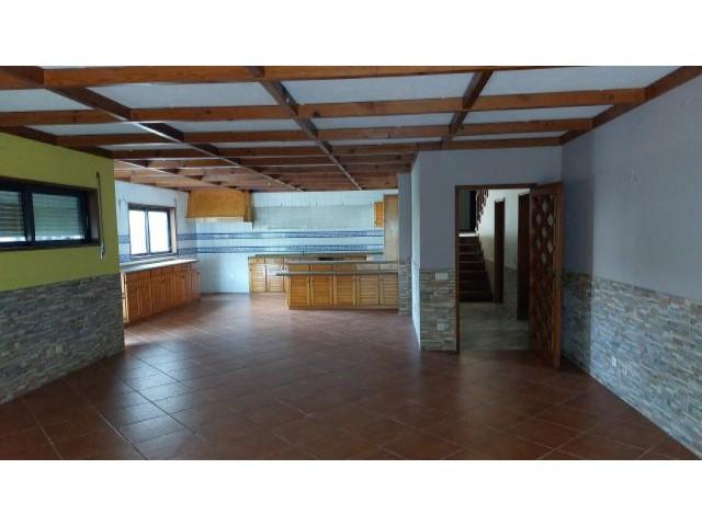 Moradia com Armazém em Vila Nova de Famalicão