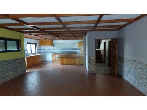 Moradia com Armazém em Vila Nova de Famalicão