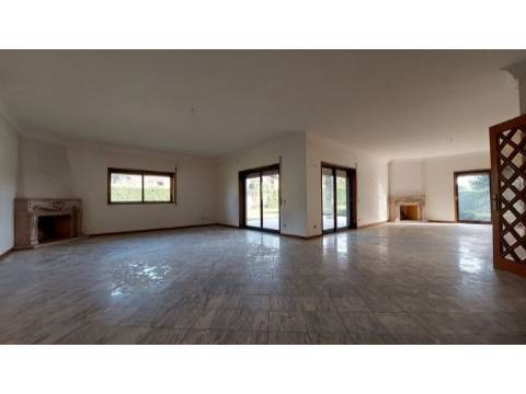 Moradia com Armazém em Vila Nova de Famalicão