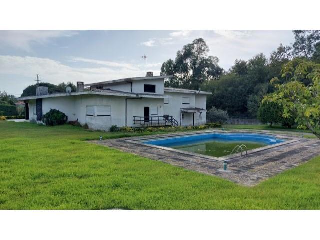 Moradia com Armazém em Vila Nova de Famalicão