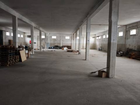 Armazém Industrial em Cesar