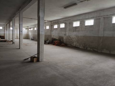 Armazém Industrial em Cesar