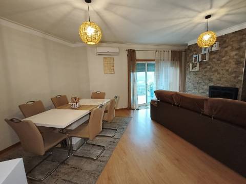 Apartamento T3 com varanda em Grijó